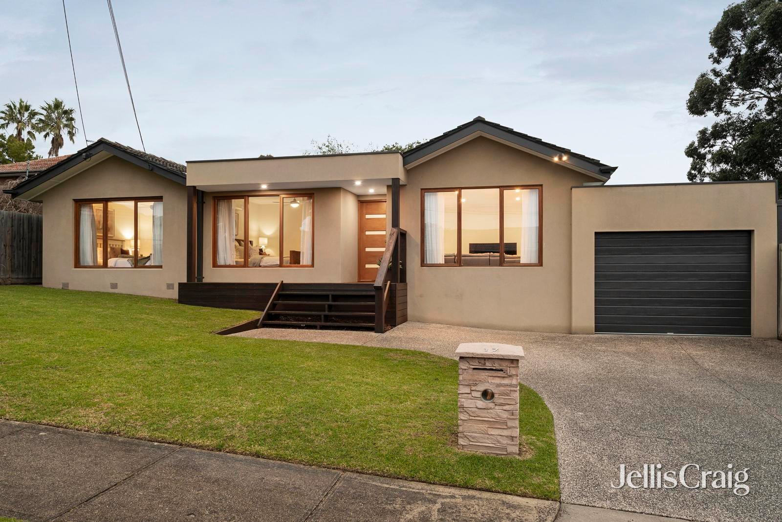17 Sherlowe Crescent, Viewbank image 3