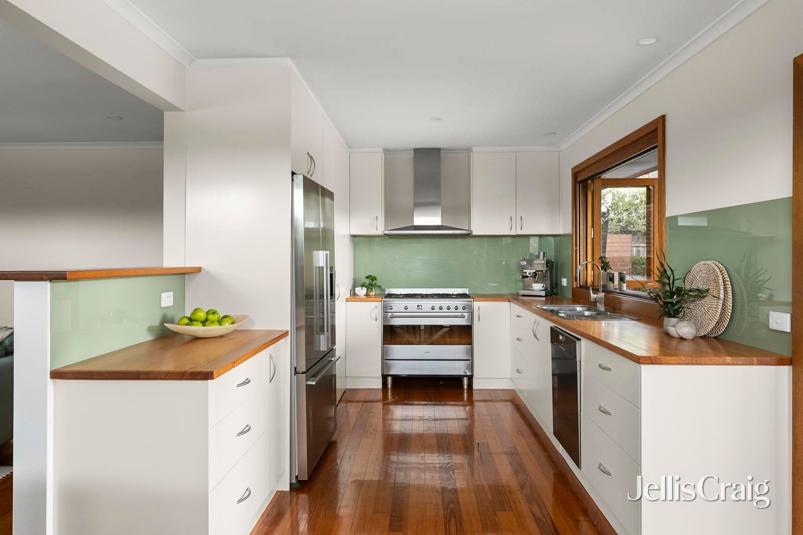 17 Sherlowe Crescent, Viewbank image 7