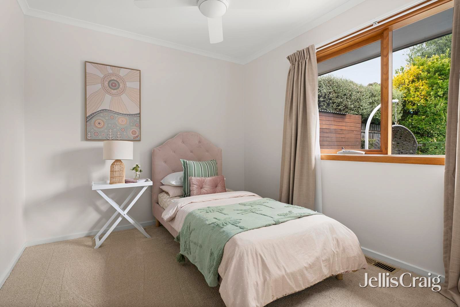17 Sherlowe Crescent, Viewbank image 13