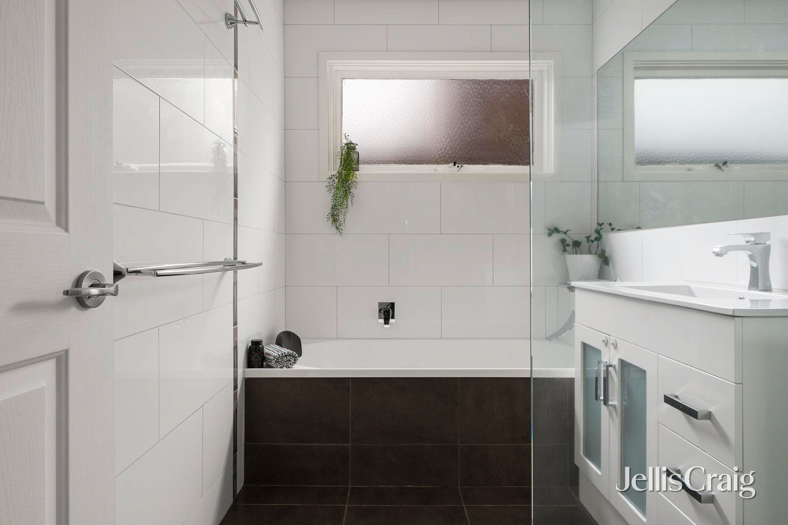 17 Sherlowe Crescent, Viewbank image 14