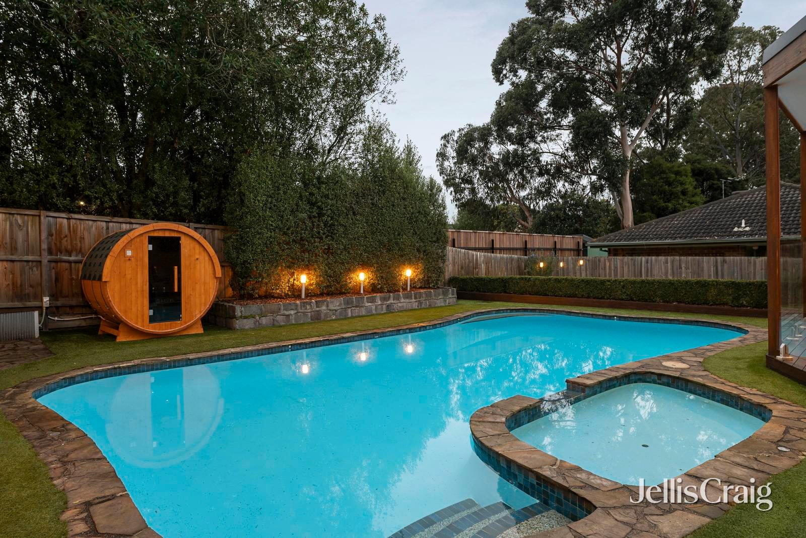17 Sherlowe Crescent, Viewbank image 20
