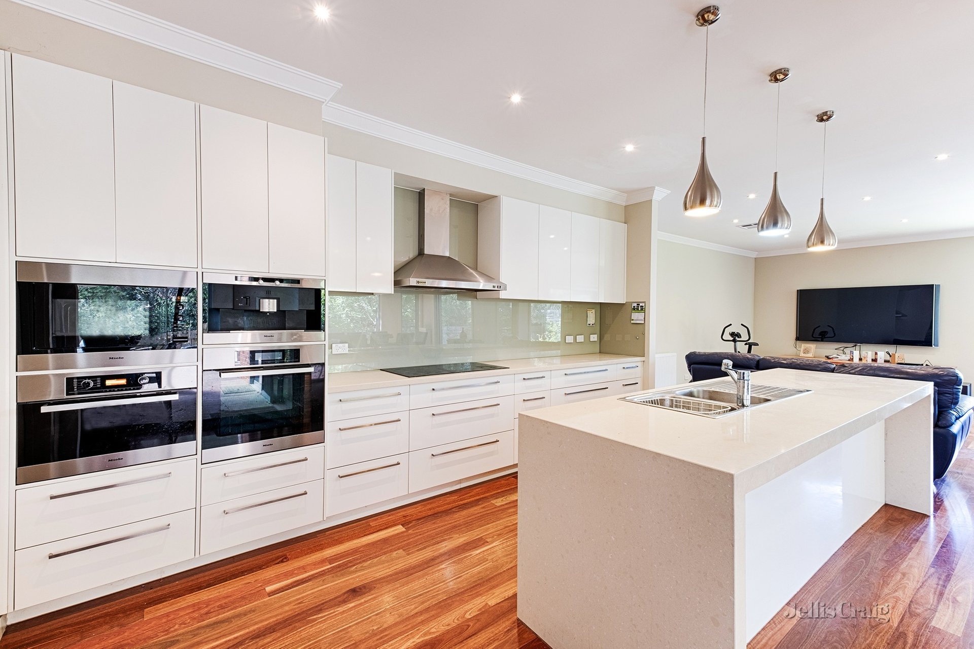 17 Sherwood Road, Mount&nbsp;Waverley image 2