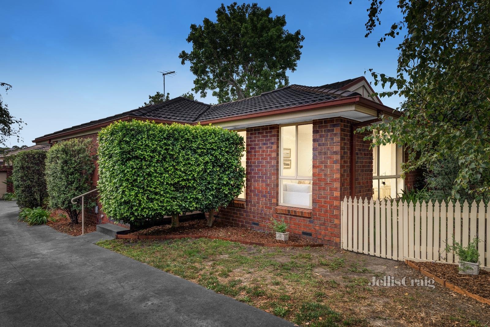 1/7 Shirley Avenue, Glen Waverley image 1