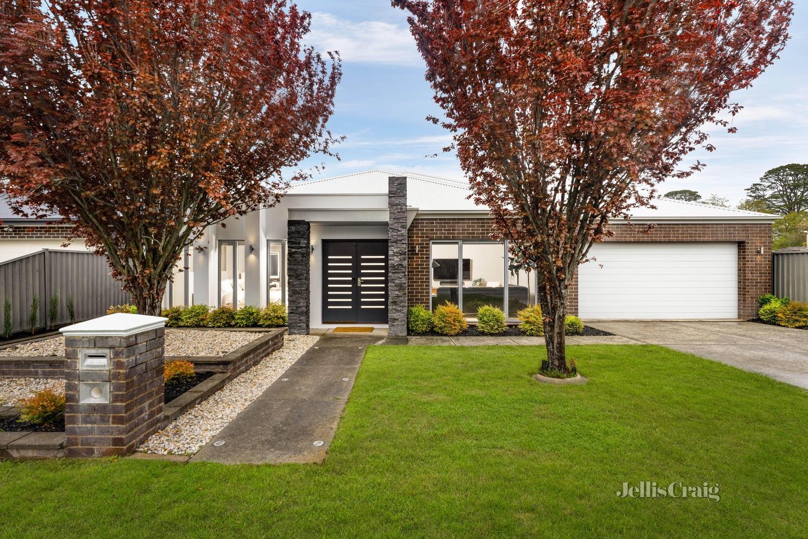 17 St Leger Close, Newington image 1