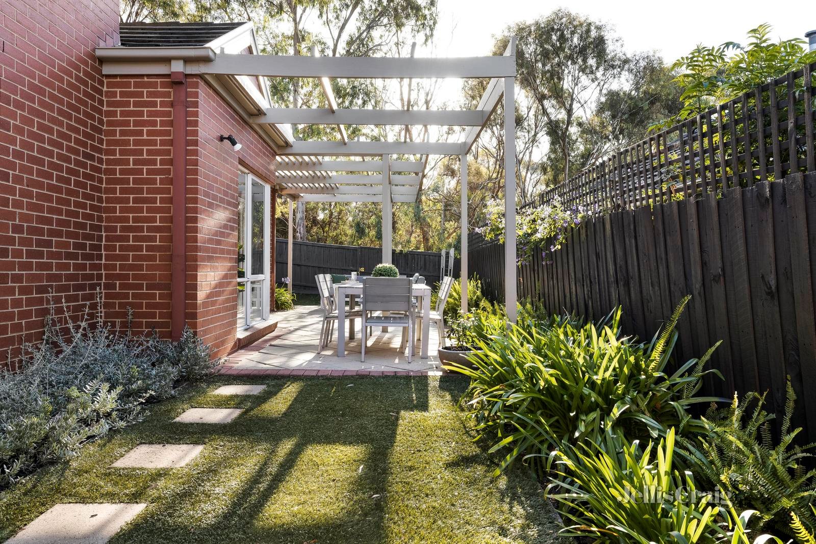 17 Stevens Close, Kew image 3