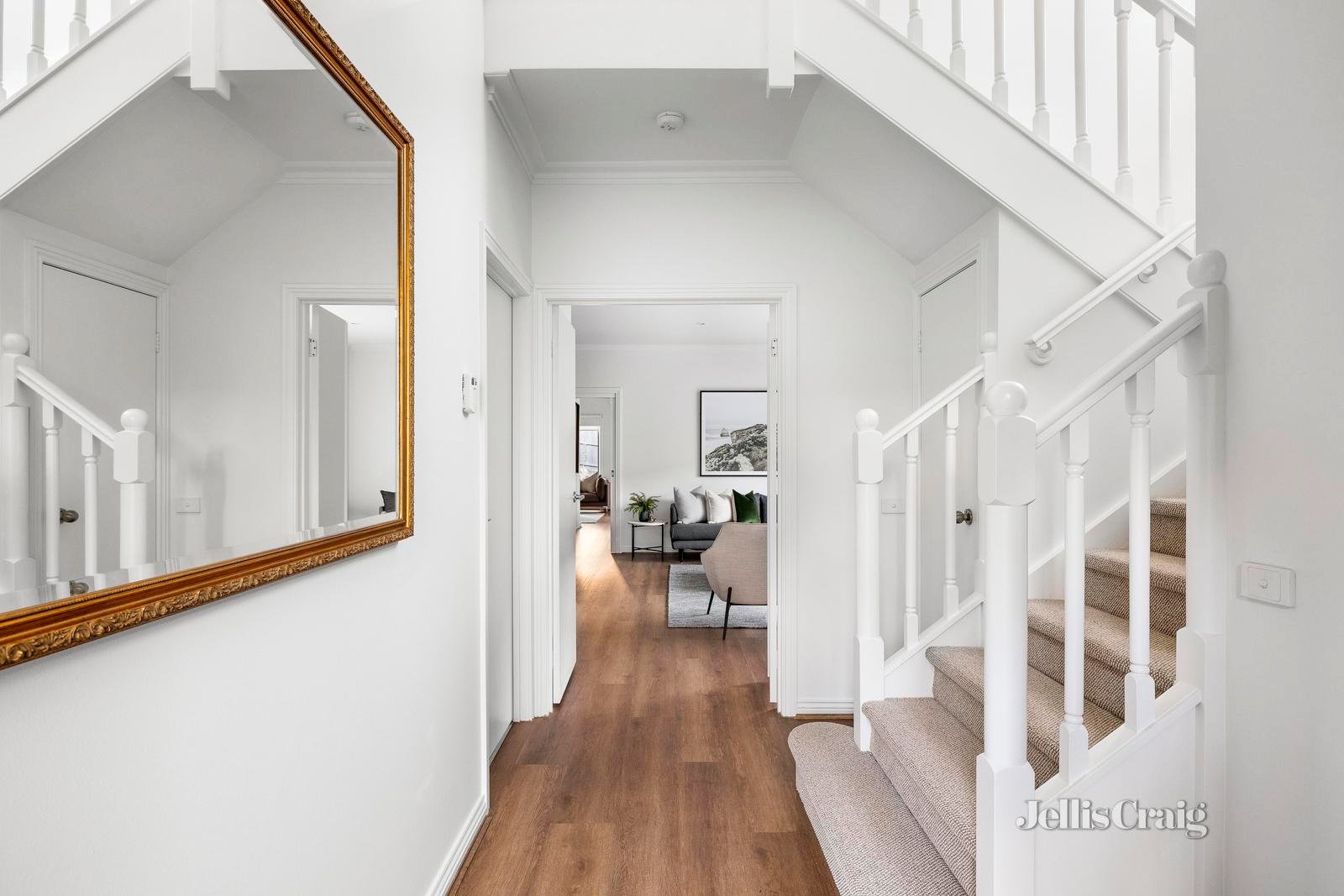 17 Stevens Close, Kew image 4