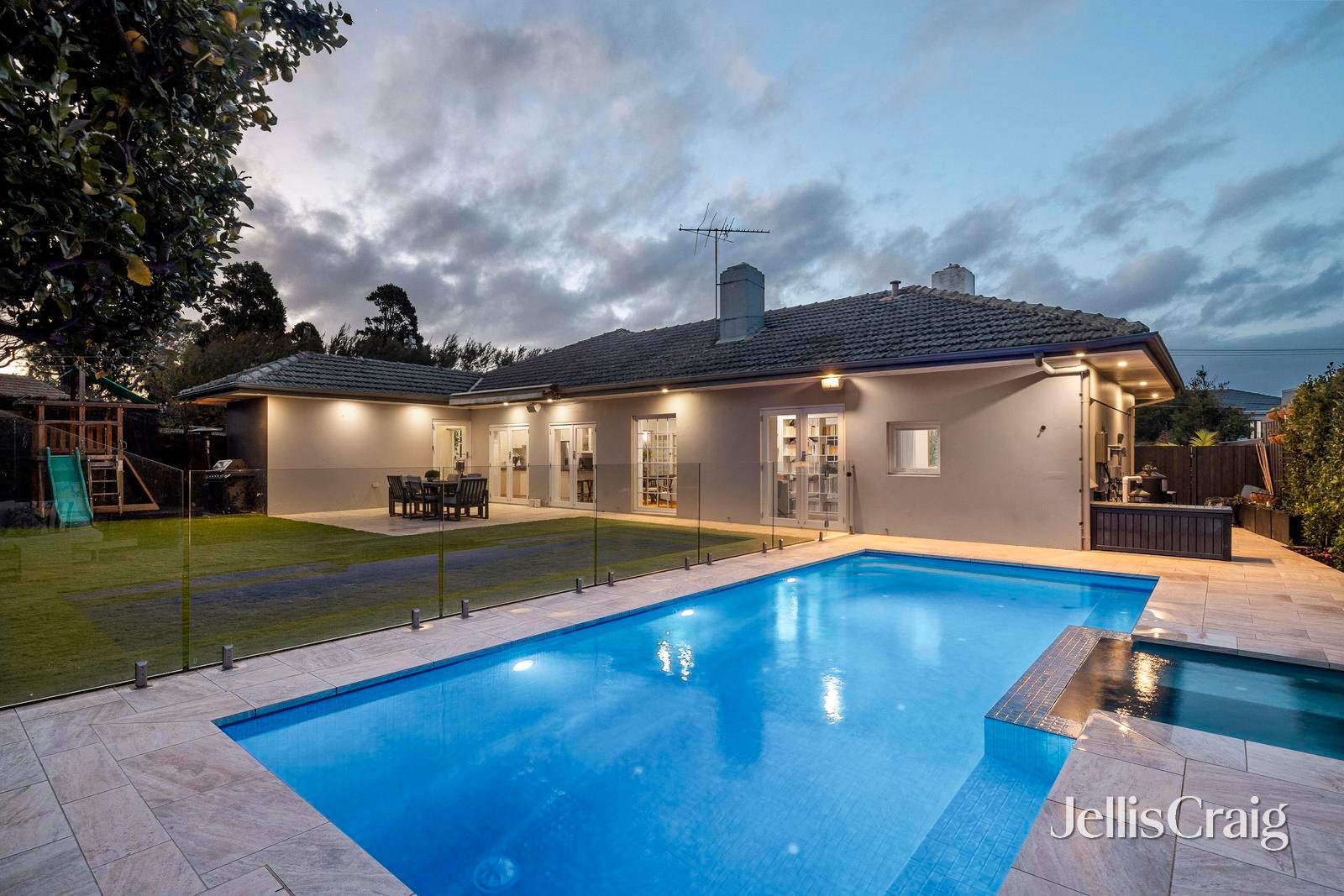17 Stewart Street, Brighton image 19