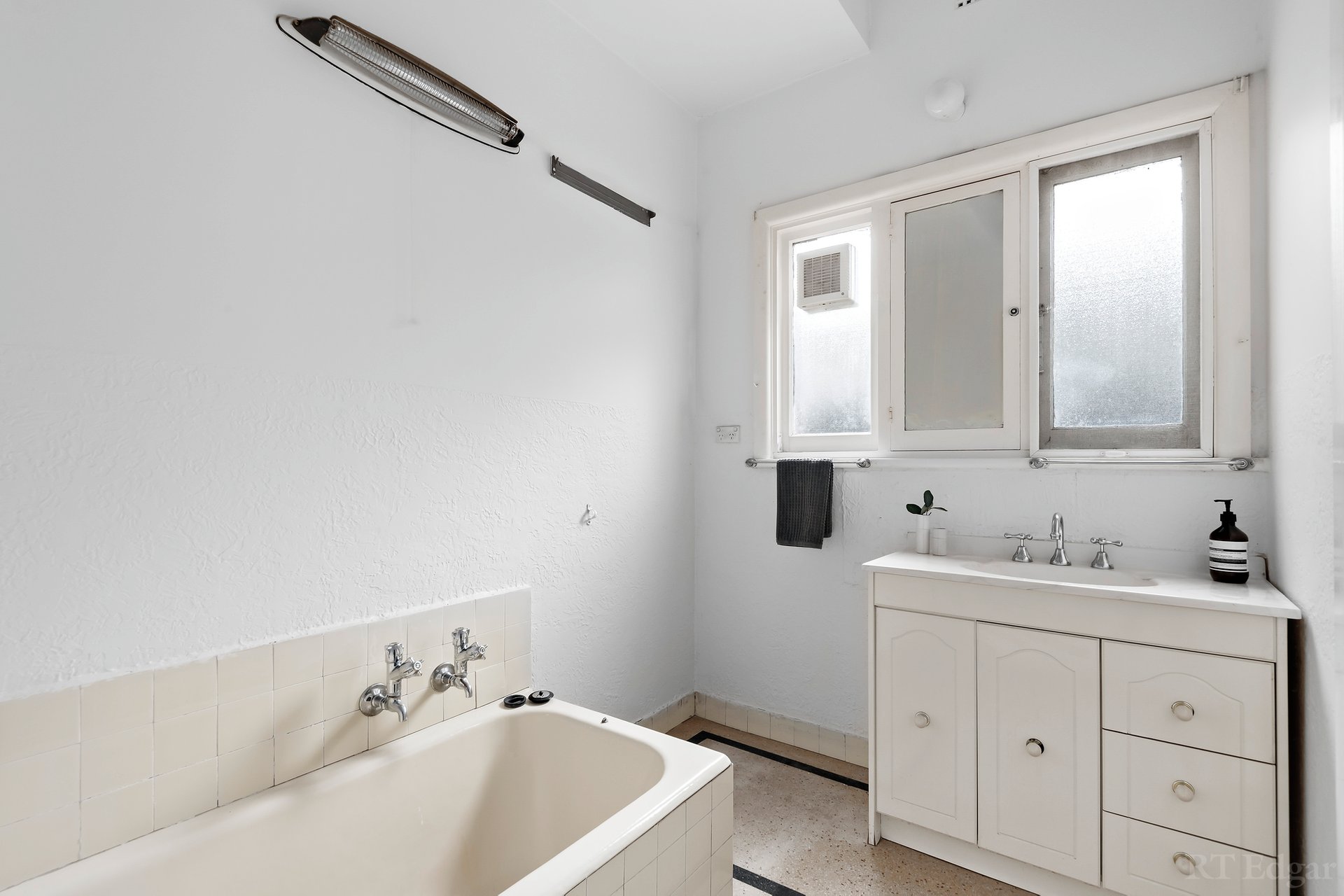 Property Gallery Thumbnail 5