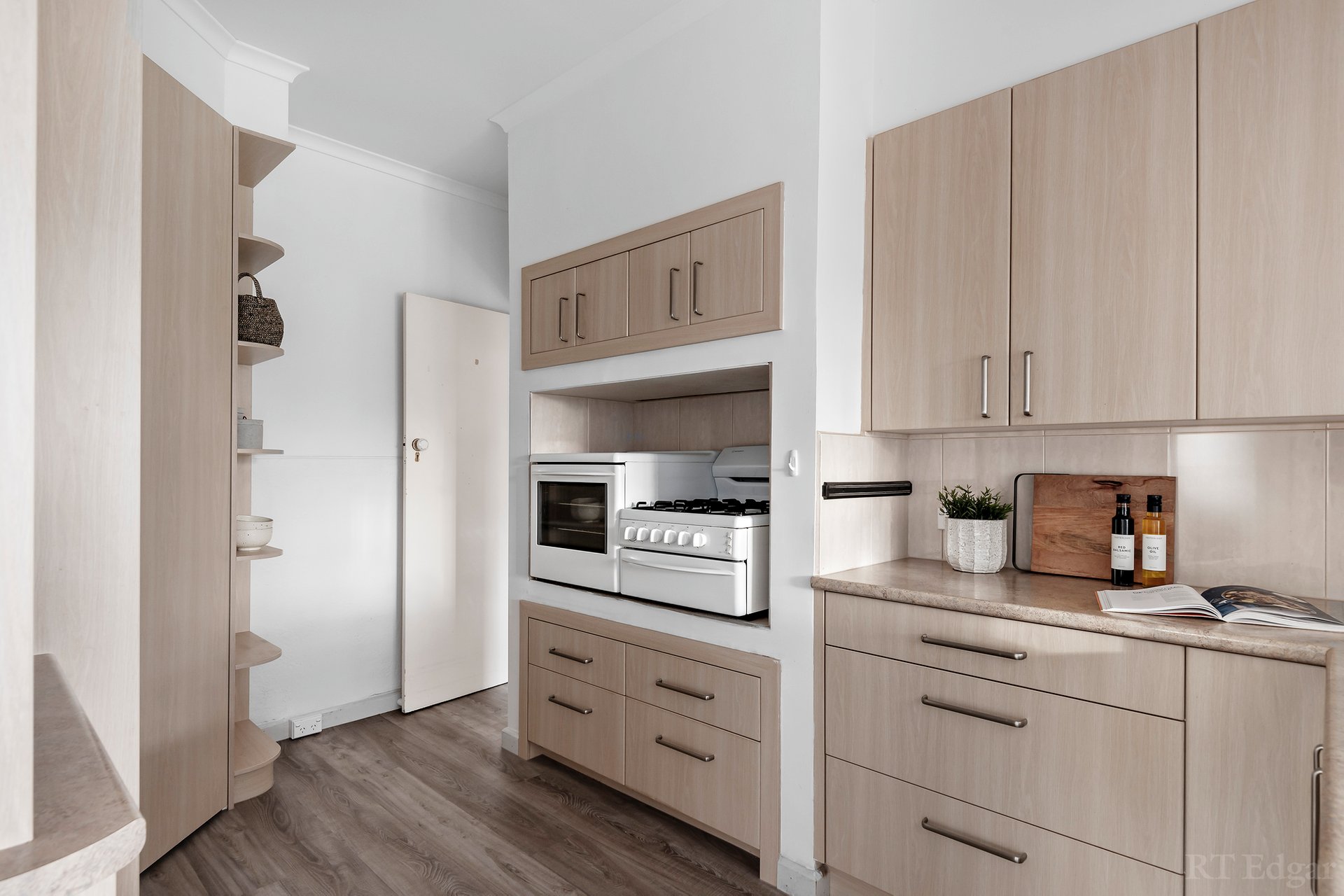 Property Gallery Thumbnail 6