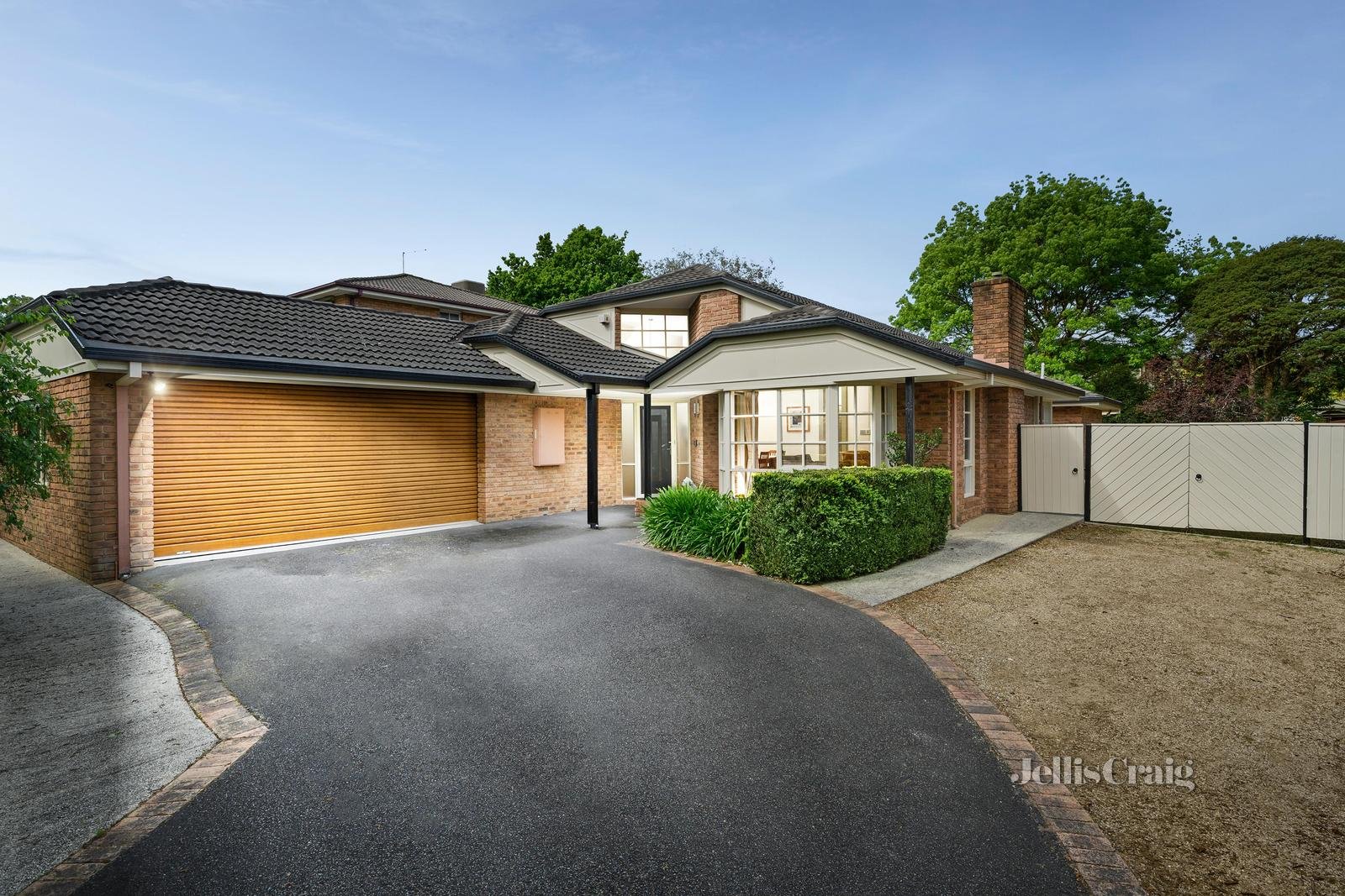 17 Summerhill Park Drive, Mooroolbark image 1