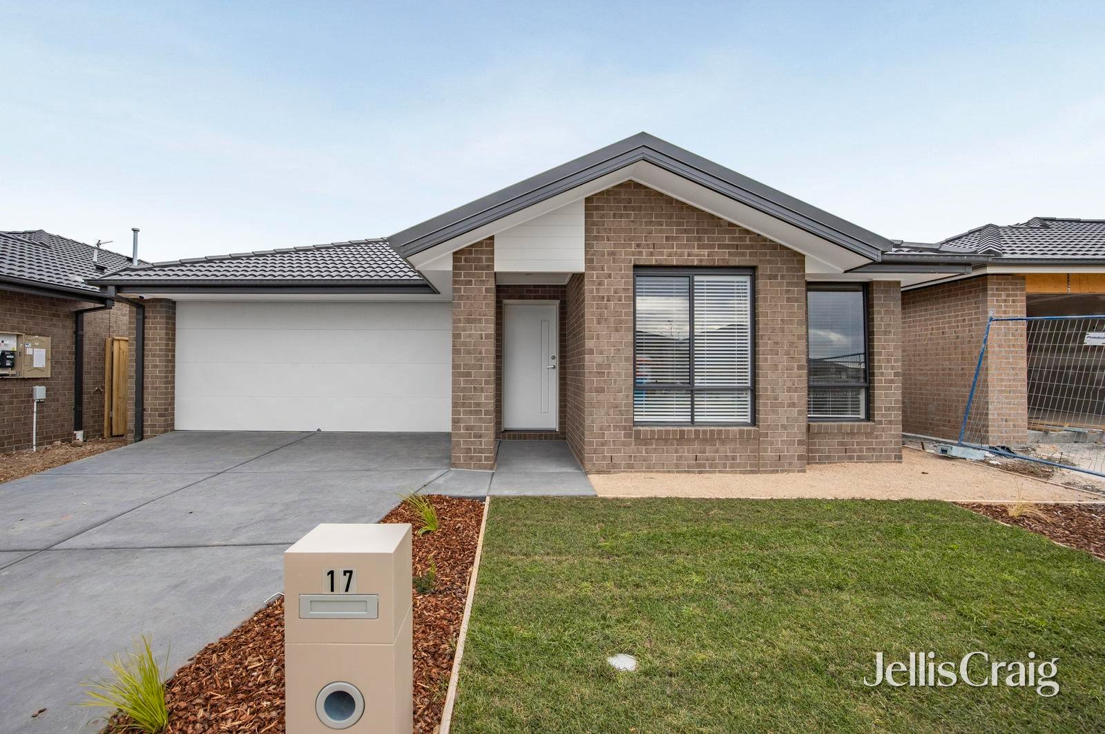 17 Sunpeaks Street, Winter&nbsp;Valley image 1