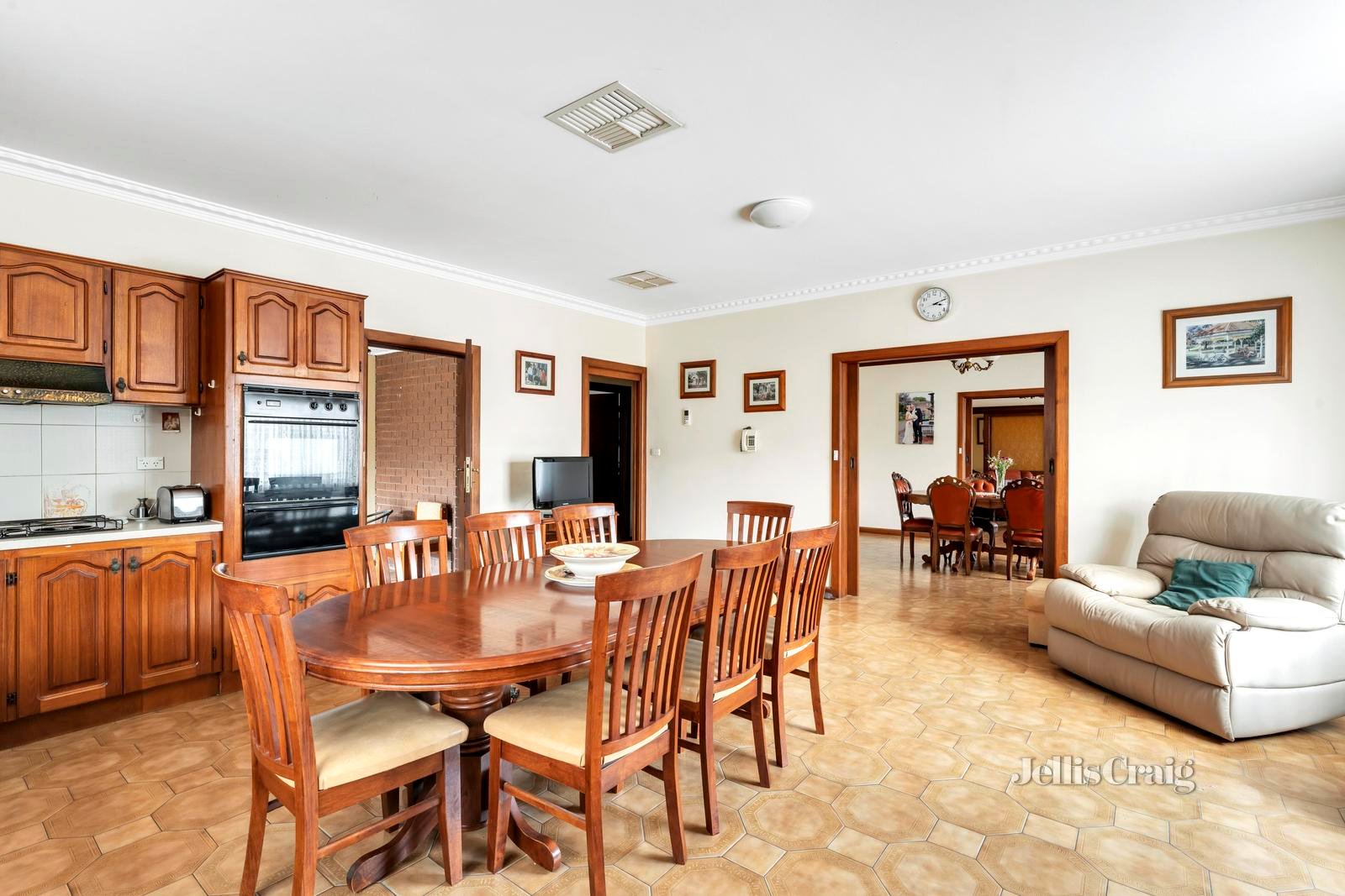 17 Suvla Grove, Coburg North image 5