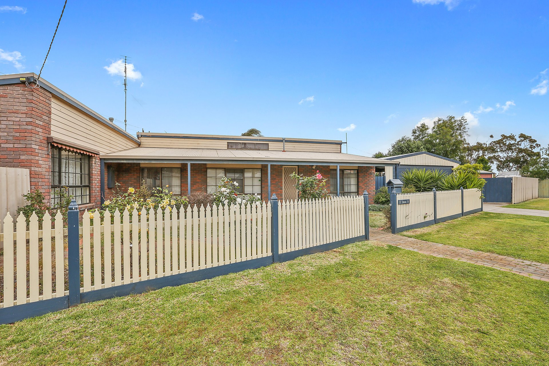 17 Swan Street, Lara image 1