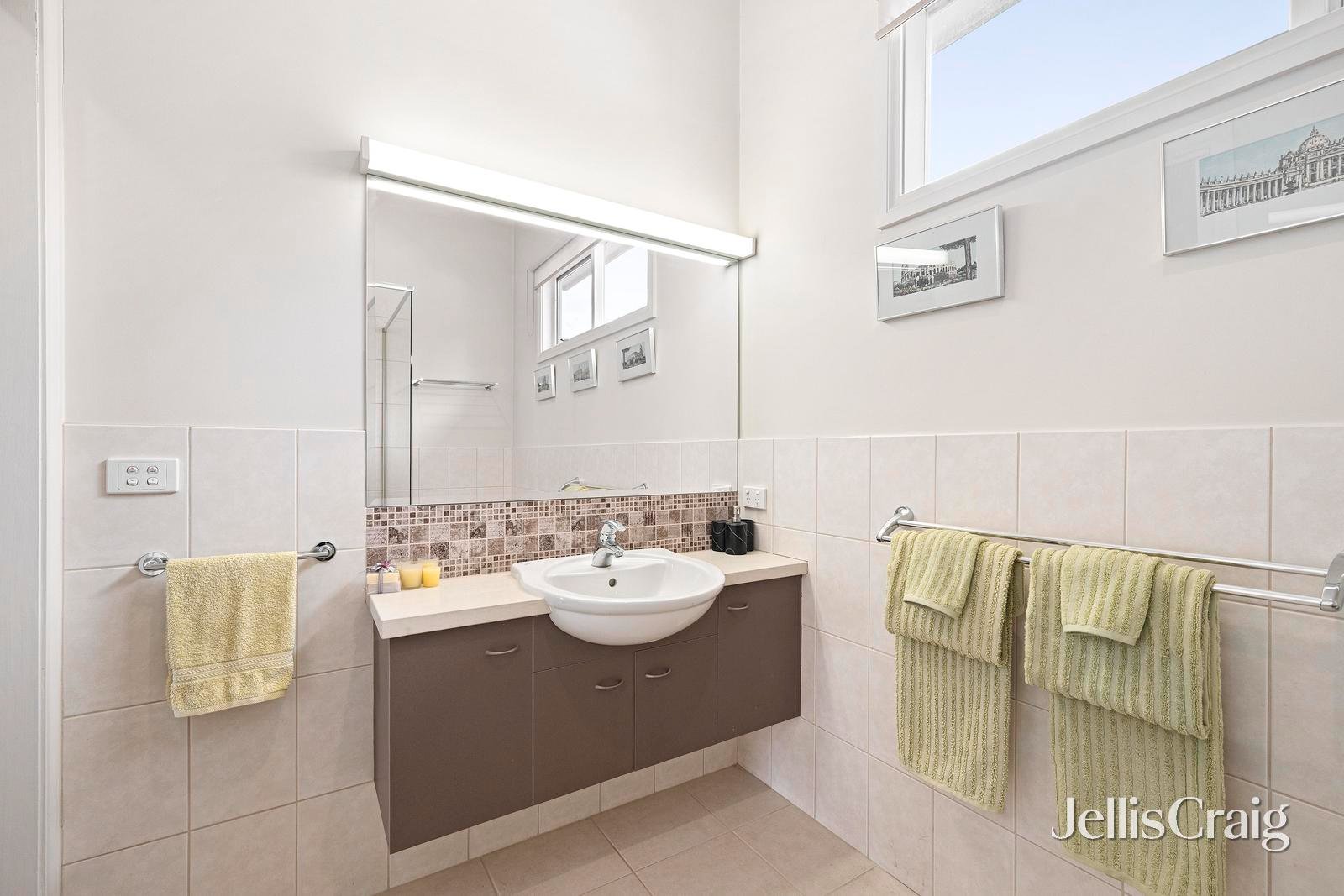 17 The Briars, Mooroolbark image 8