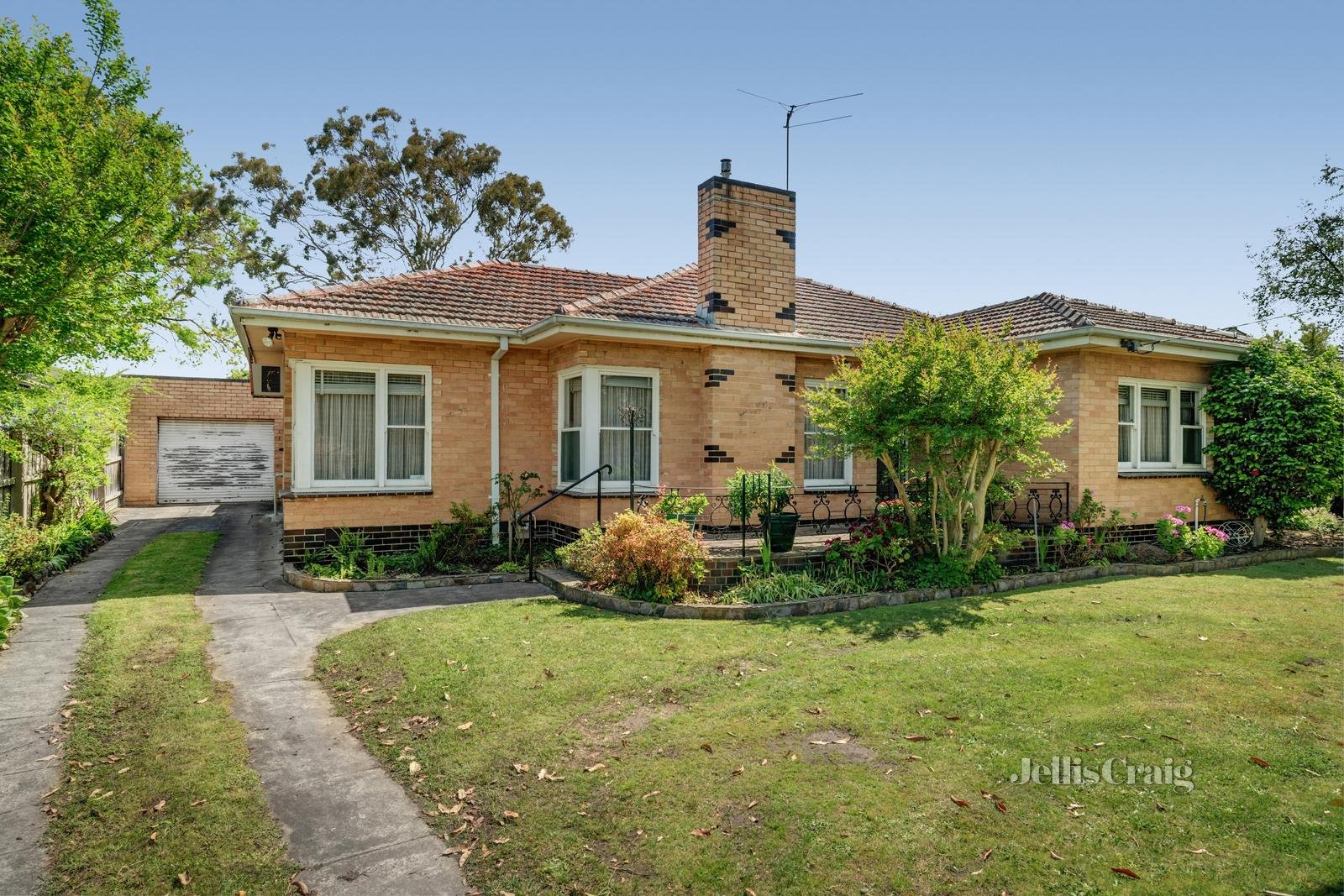 17 The Highway, Mount Waverley image 2