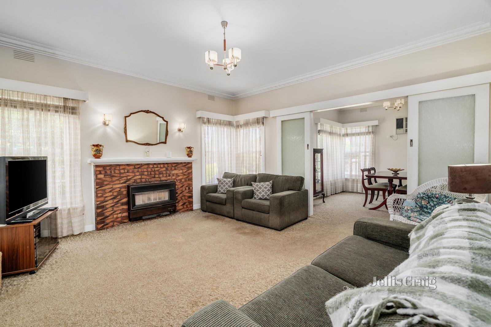 17 The Highway, Mount Waverley image 3