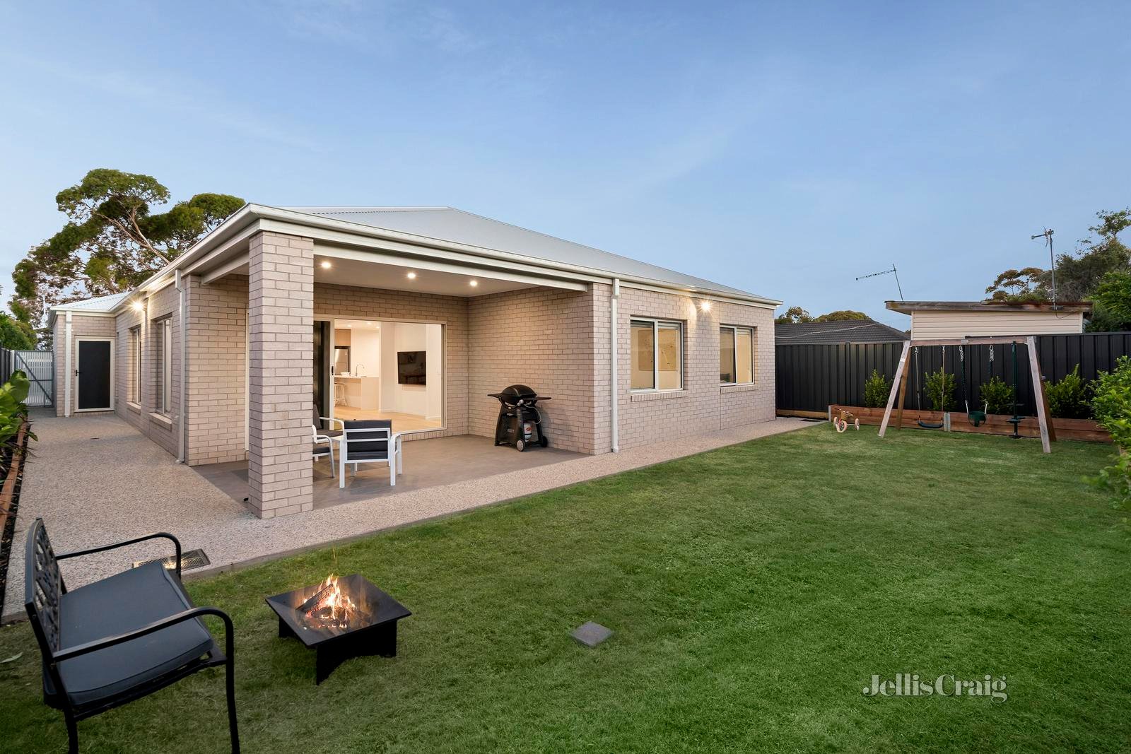 17 Third Avenue, Altona North image 16