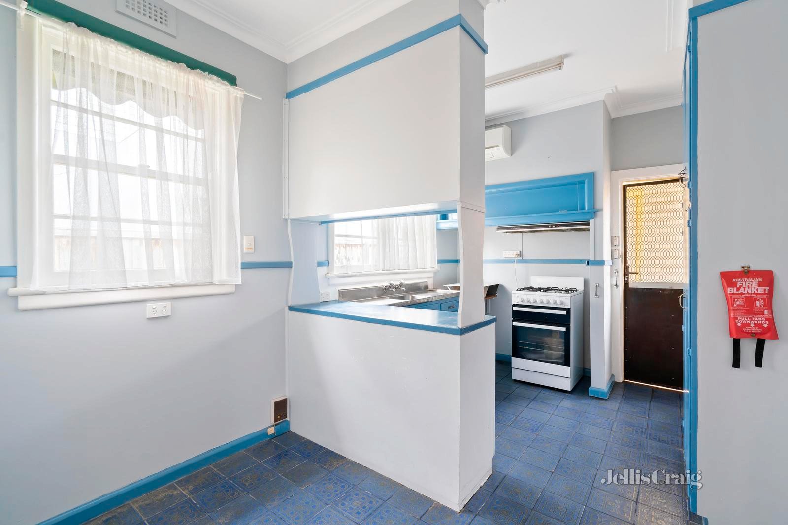 17 Tobruk Crescent, Williamstown image 4