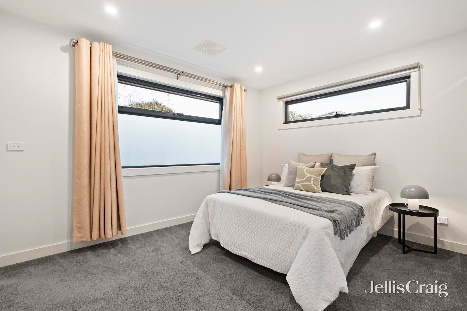 1/7 Tolstoy Court, Doncaster East image 9