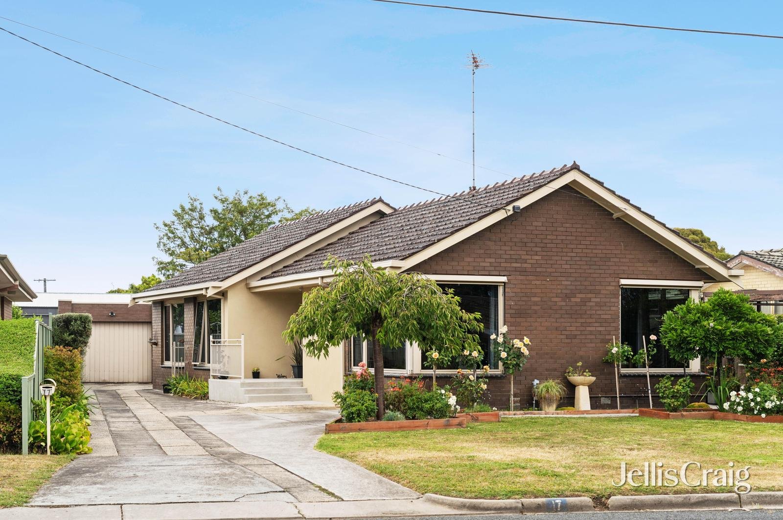 17 Towong Street, Alfredton image 1