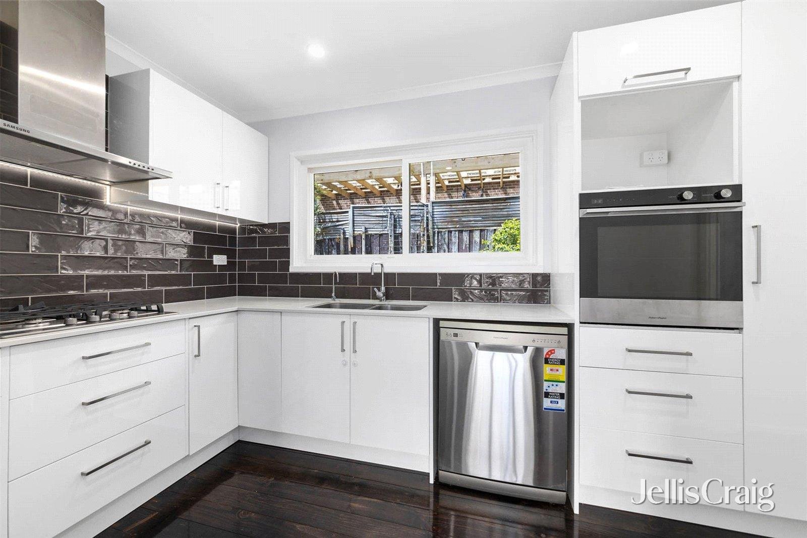 1/7 View Street, Surrey Hills image 3