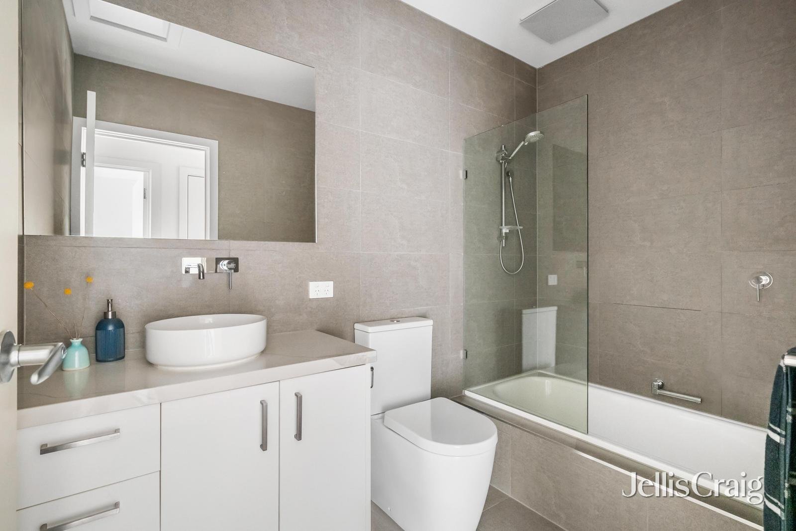 1/7 Walsh Street, Eltham image 11
