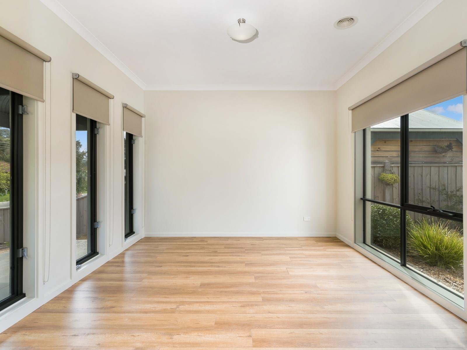 17 Washington Lane, Woodend image 8