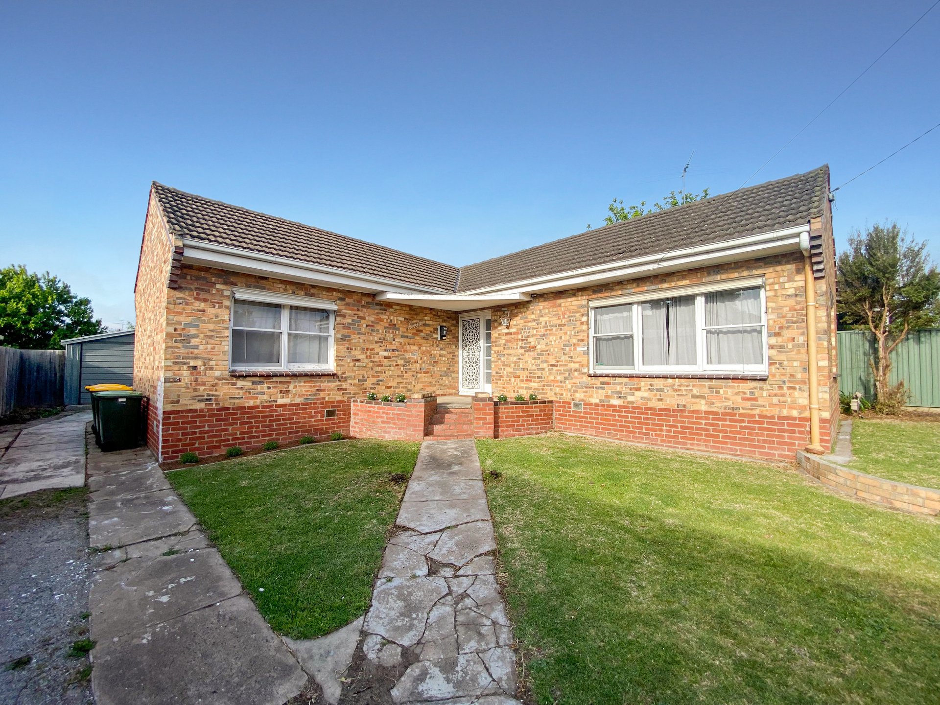 17 Weeroona Avenue, Hamlyn Heights image 1