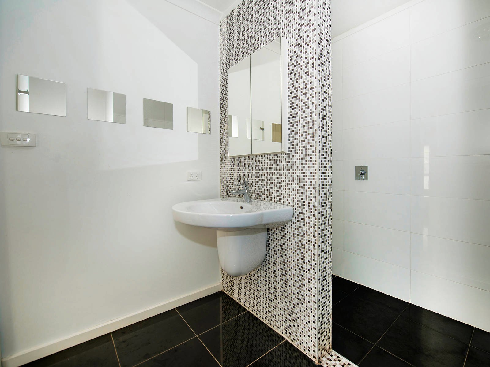 Property Gallery Thumbnail 5