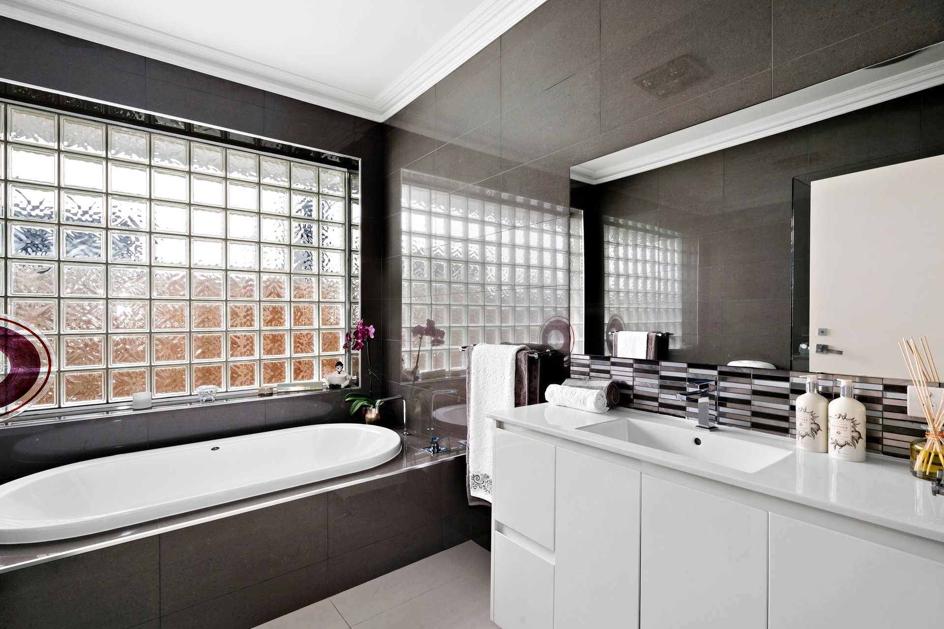 Property Gallery Thumbnail 11