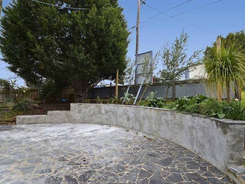 17 Woolvet Avenue, Belmont image 4