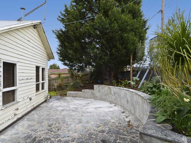 17 Woolvet Avenue, Belmont image 8
