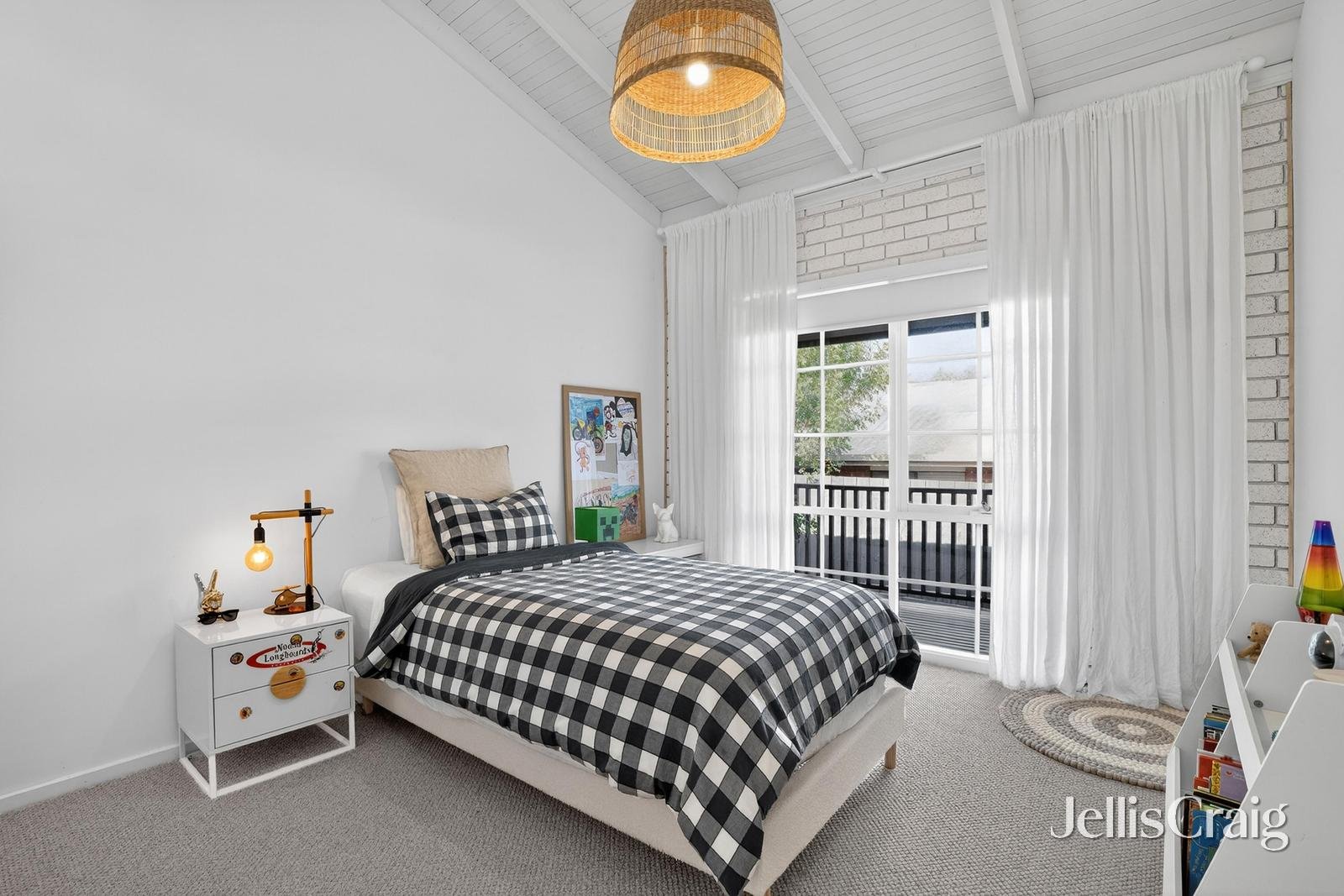 17 Wyuna Walk, Mooroolbark image 8