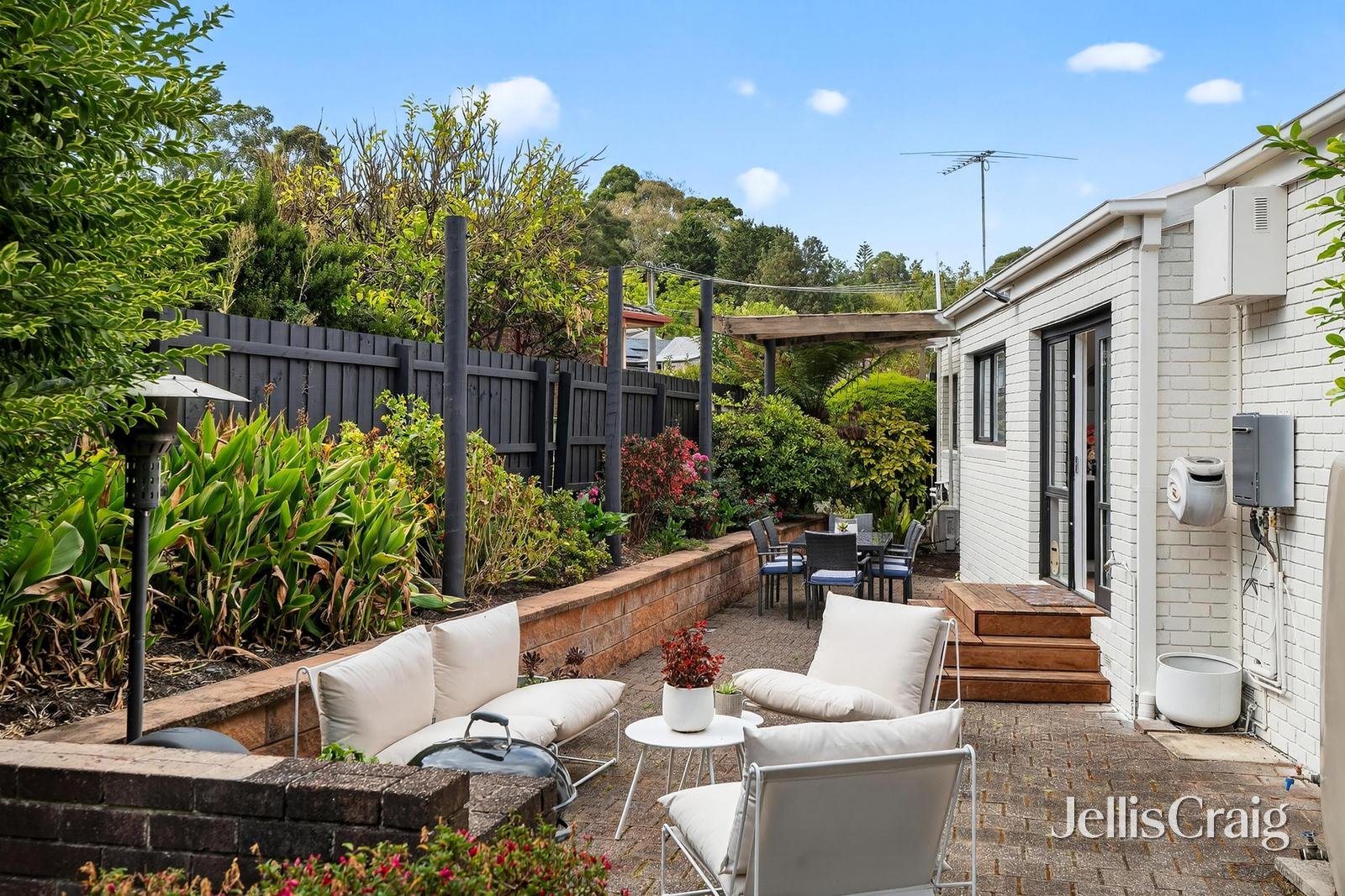 17 Wyuna Walk, Mooroolbark image 13