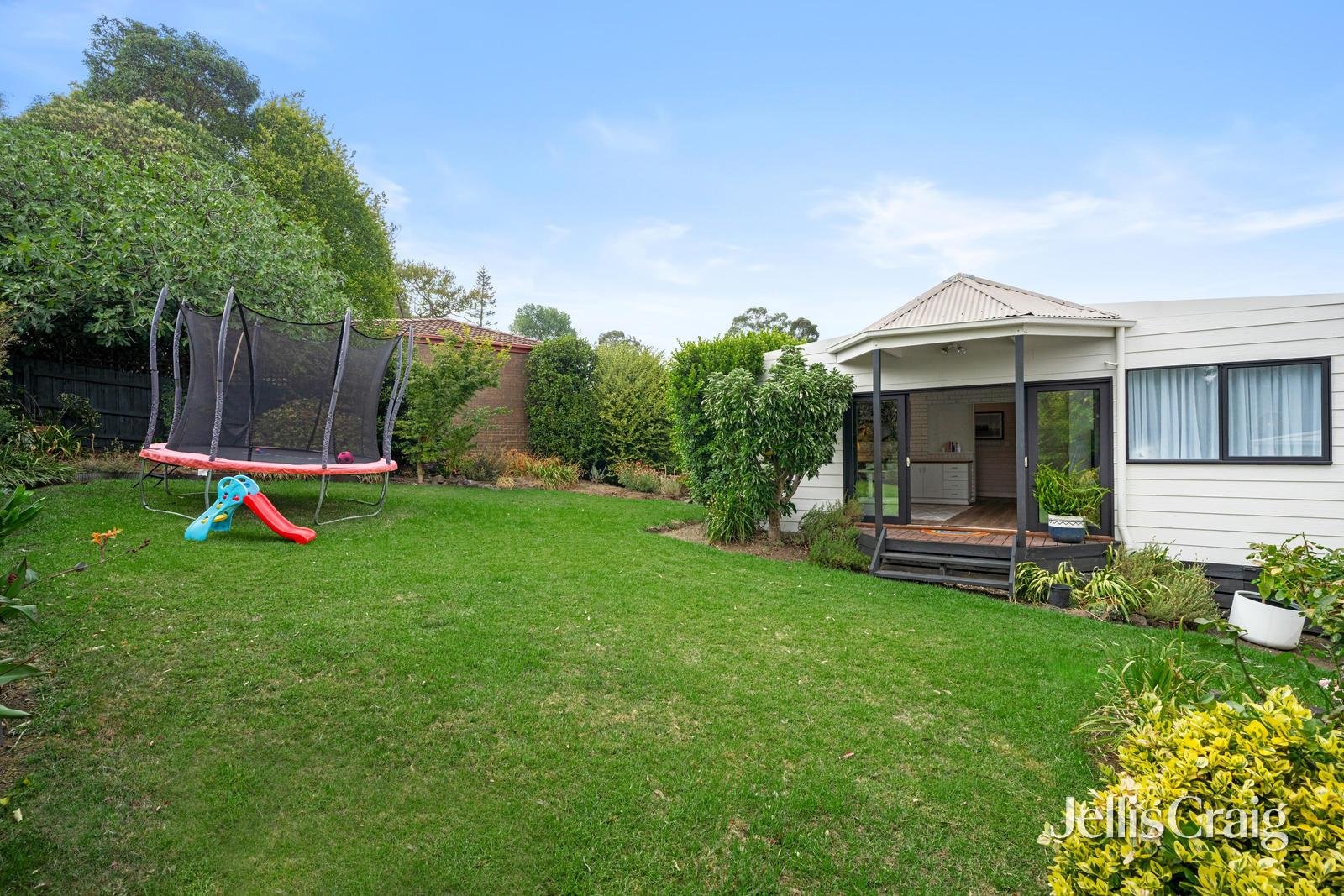 17 Wyuna Walk, Mooroolbark image 15