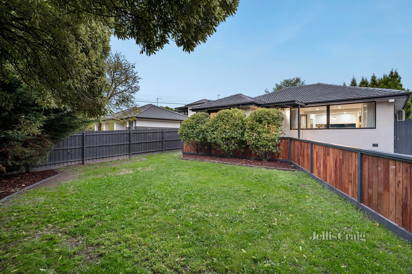 17 Yvonne Avenue, Croydon South image 2