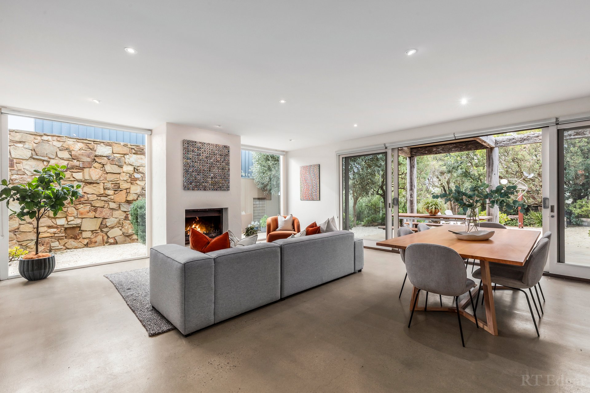 Property Gallery Thumbnail 9