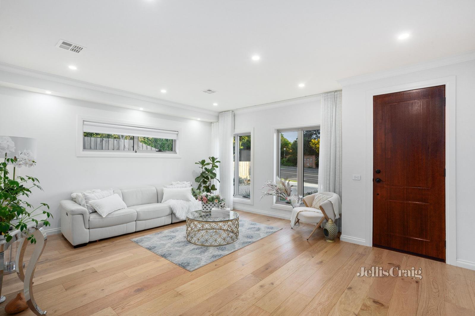 1/707 Waverley Road, Glen Waverley image 2