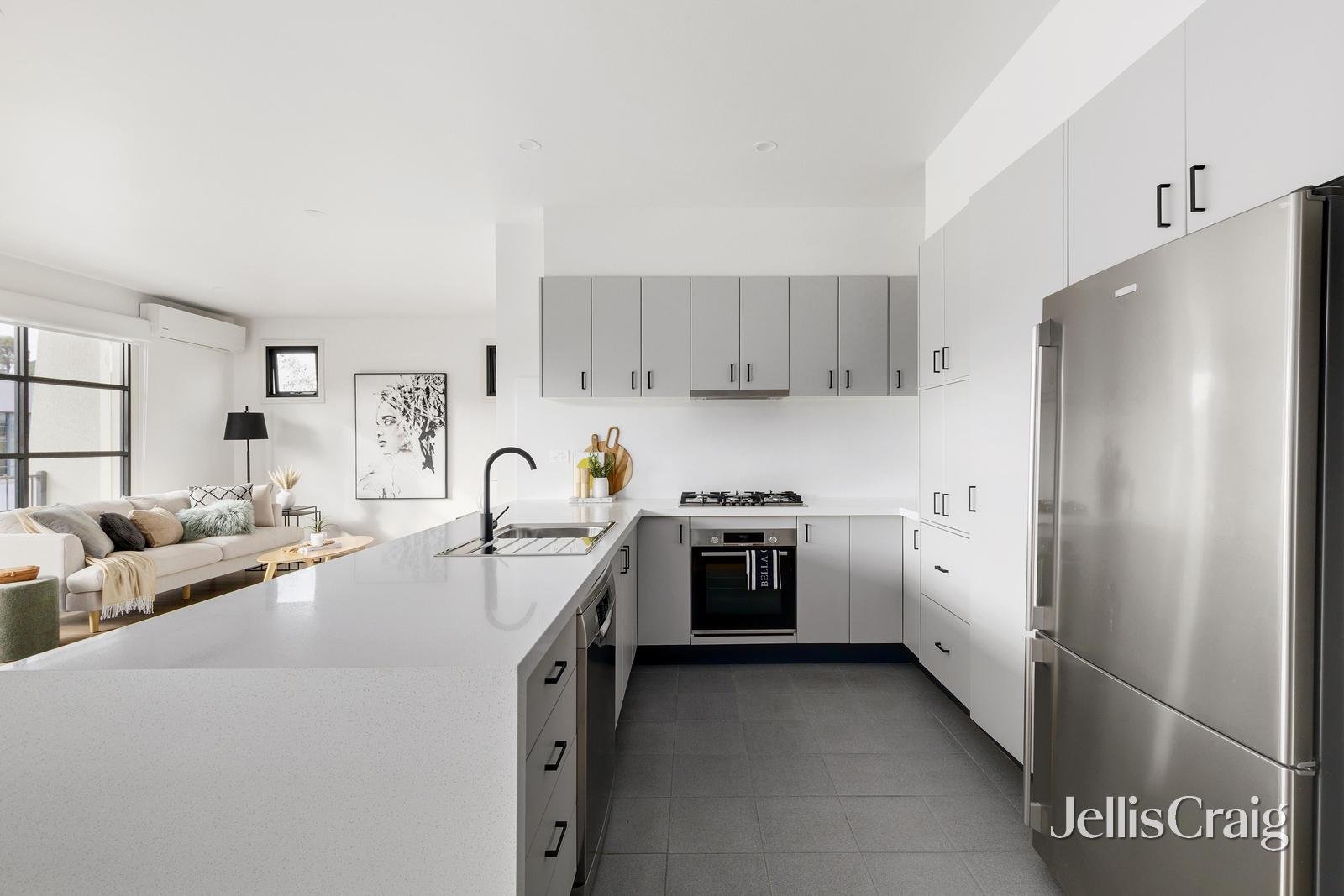 17/1 Conservatory Drive, Burwood image 3