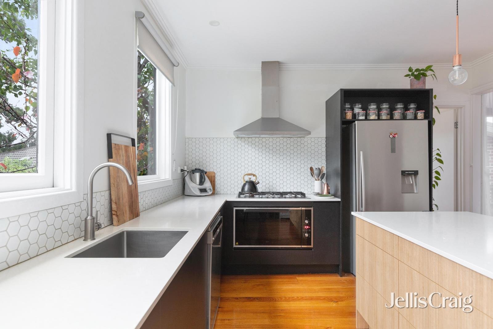 1/71 Nell Street, Greensborough image 3