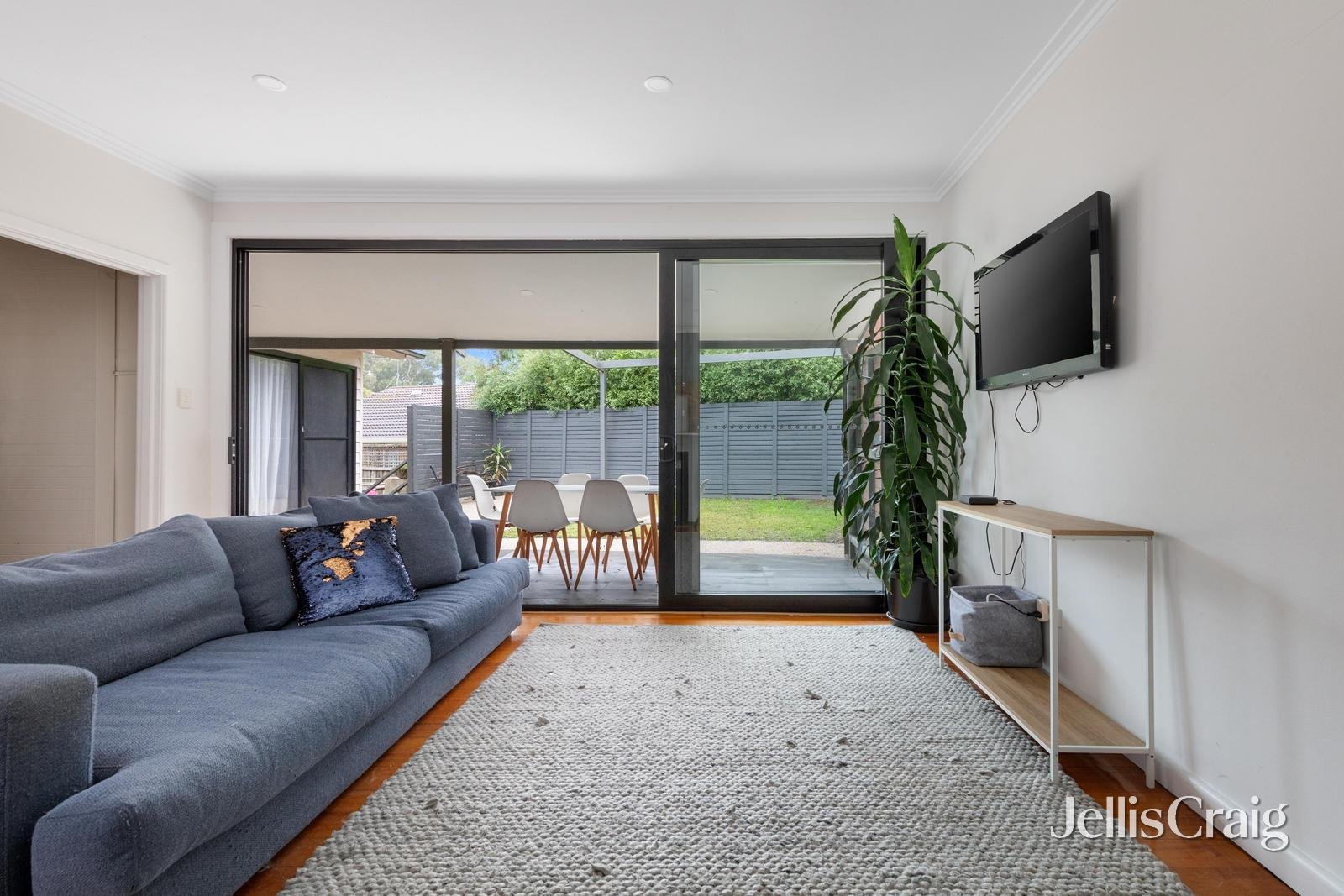 1/71 Nell Street, Greensborough image 6