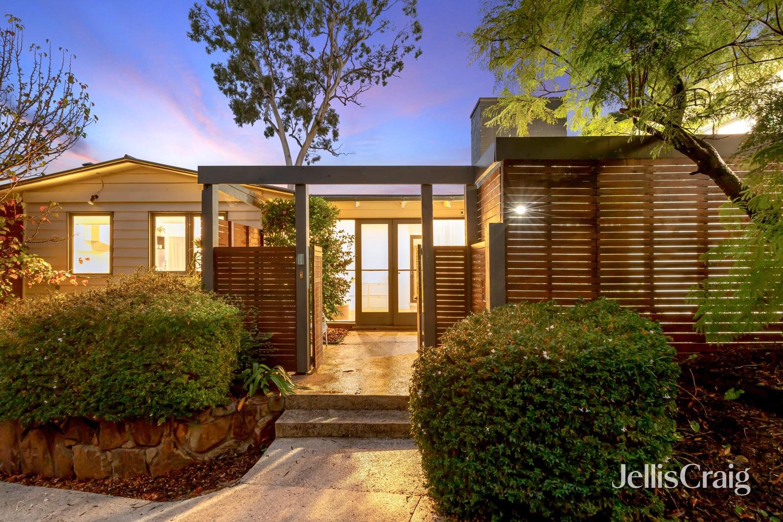 1/71 Nell Street, Greensborough image 14