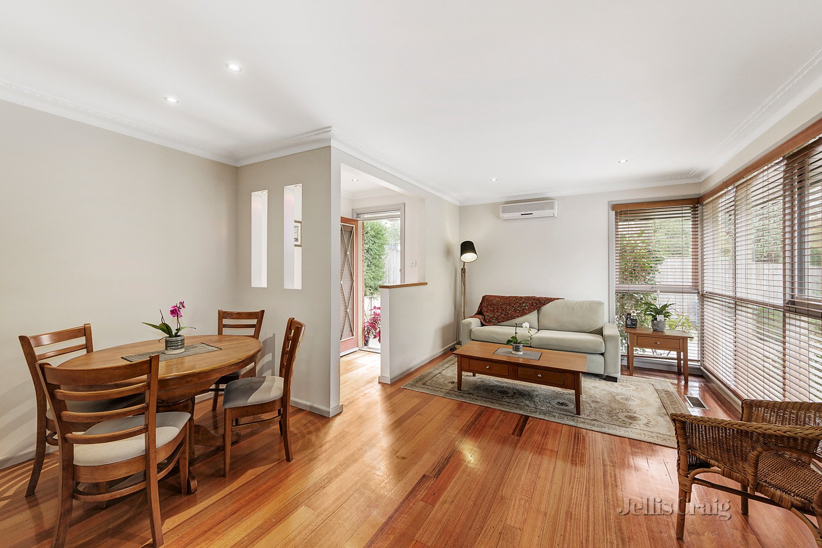 1/71 Rochester Road, Balwyn image 2