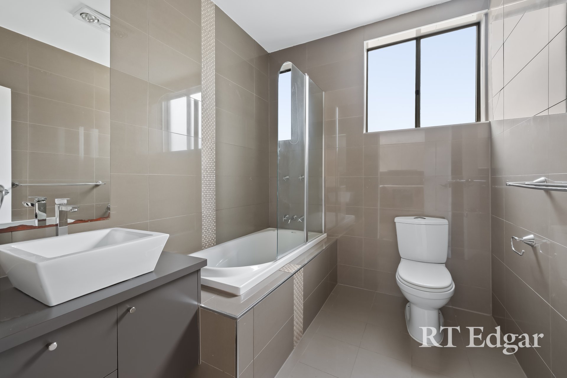 Property Gallery Thumbnail 8