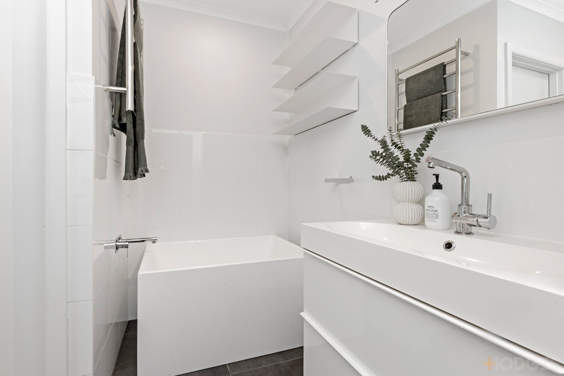 17 / 109 Weatherall Road Cheltenham