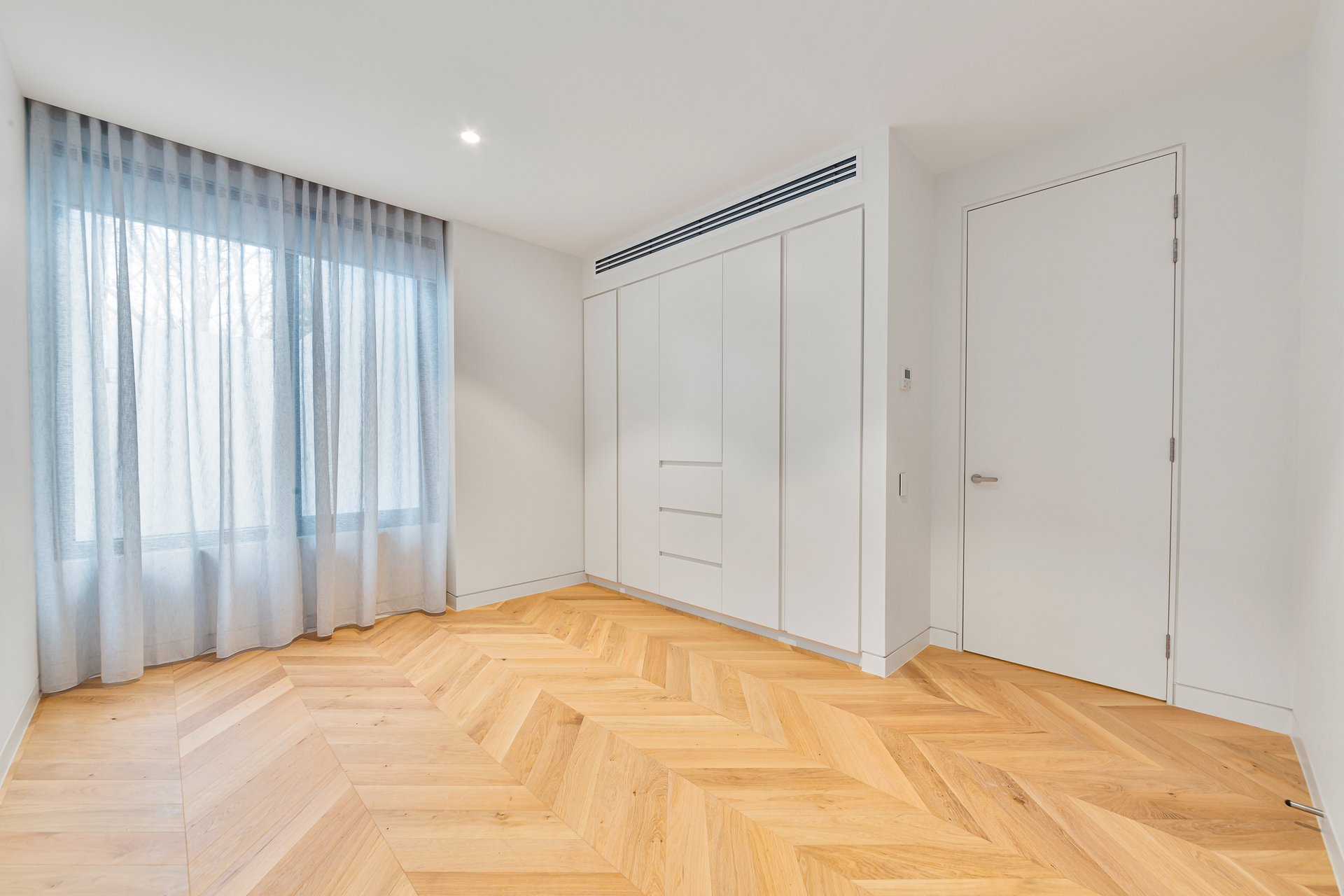 Property Gallery Thumbnail 3