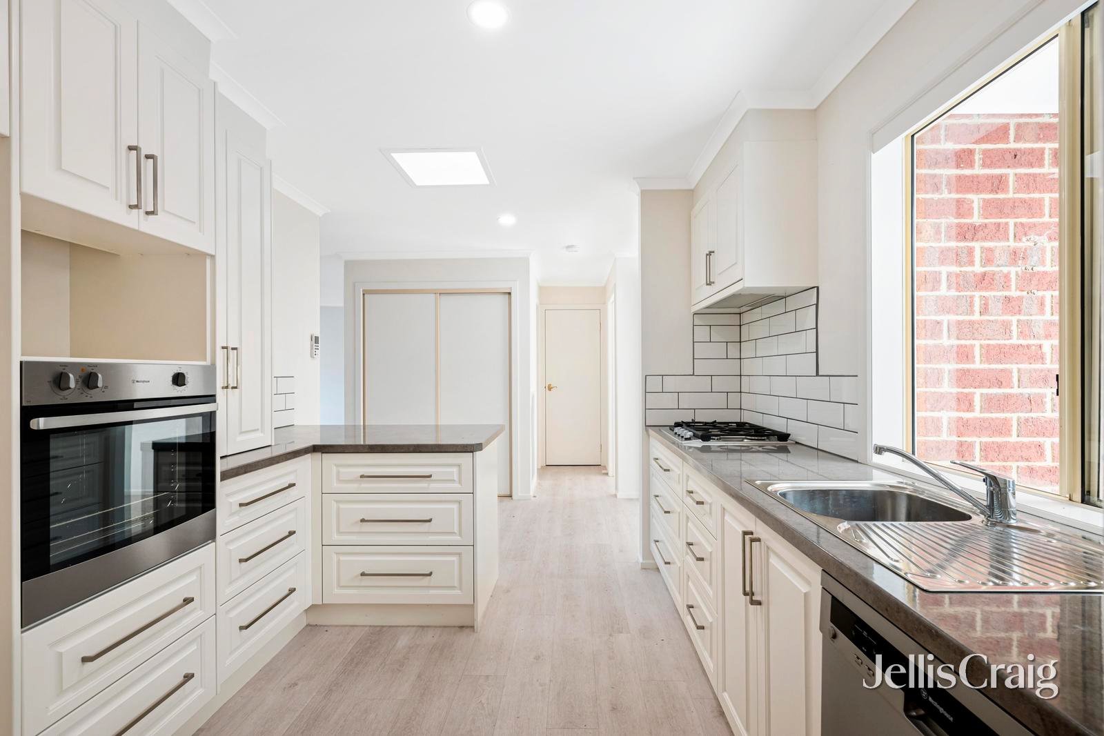 172 St Ambrose Grove, Lilydale image 2