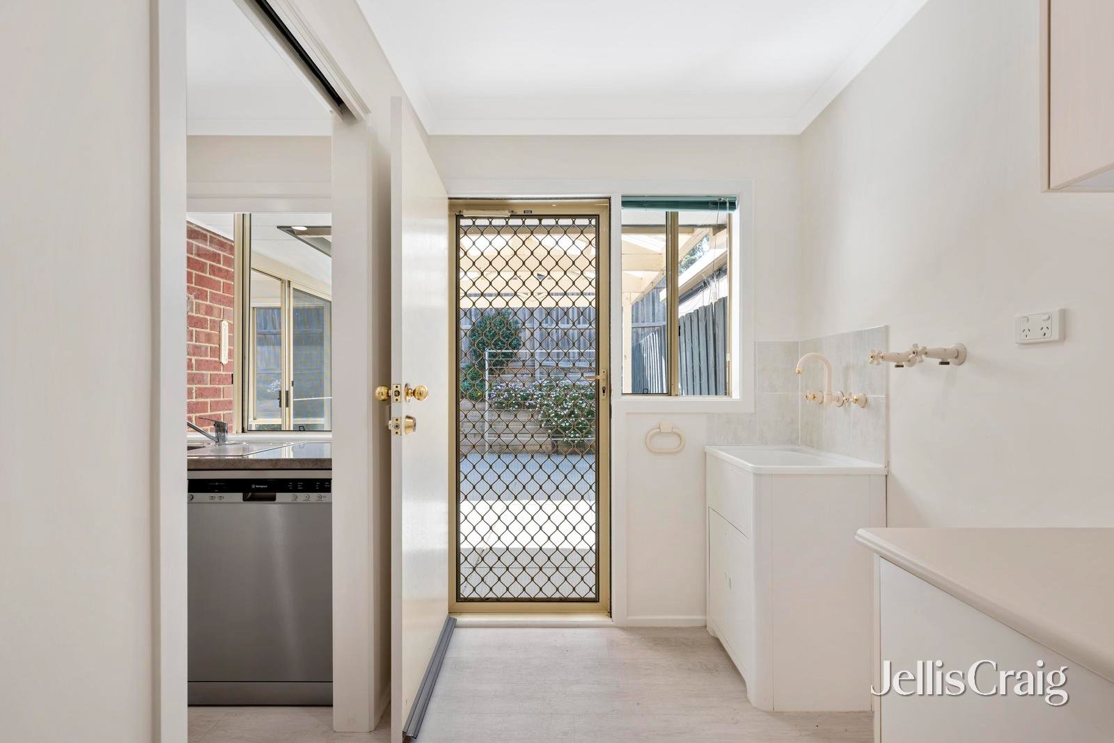 172 St Ambrose Grove, Lilydale image 9