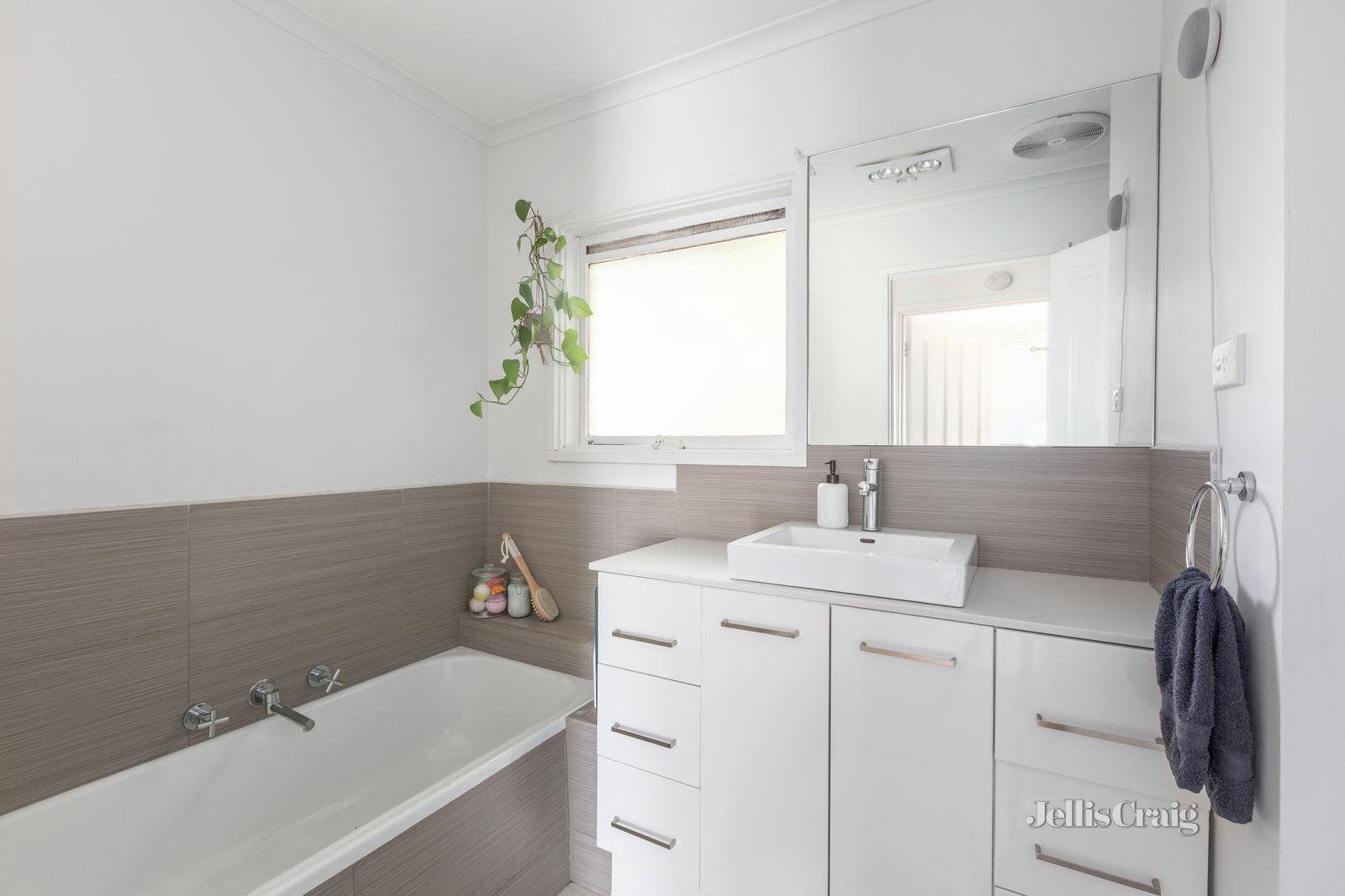 172 Station Street, Box Hill South image 5