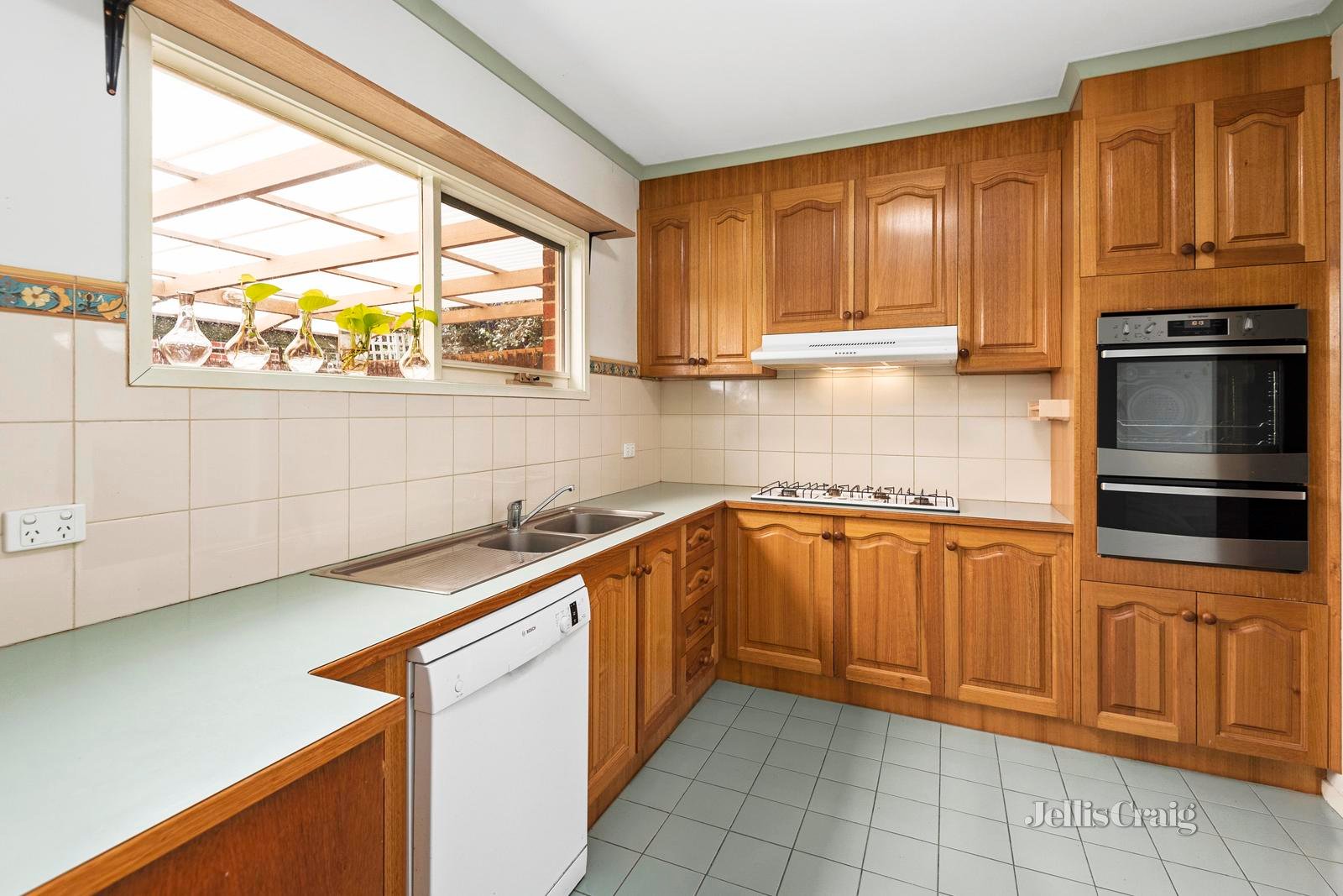 17/207-209 Reynolds Road, Doncaster East image 3